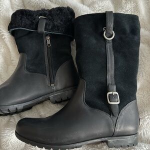 Ugg Leather/suede boot